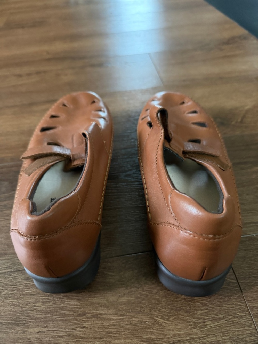 SAS ROAMER WALKING SHOES, T-Strap, Chestnut, 8 Medium - Picture 5 of 10
